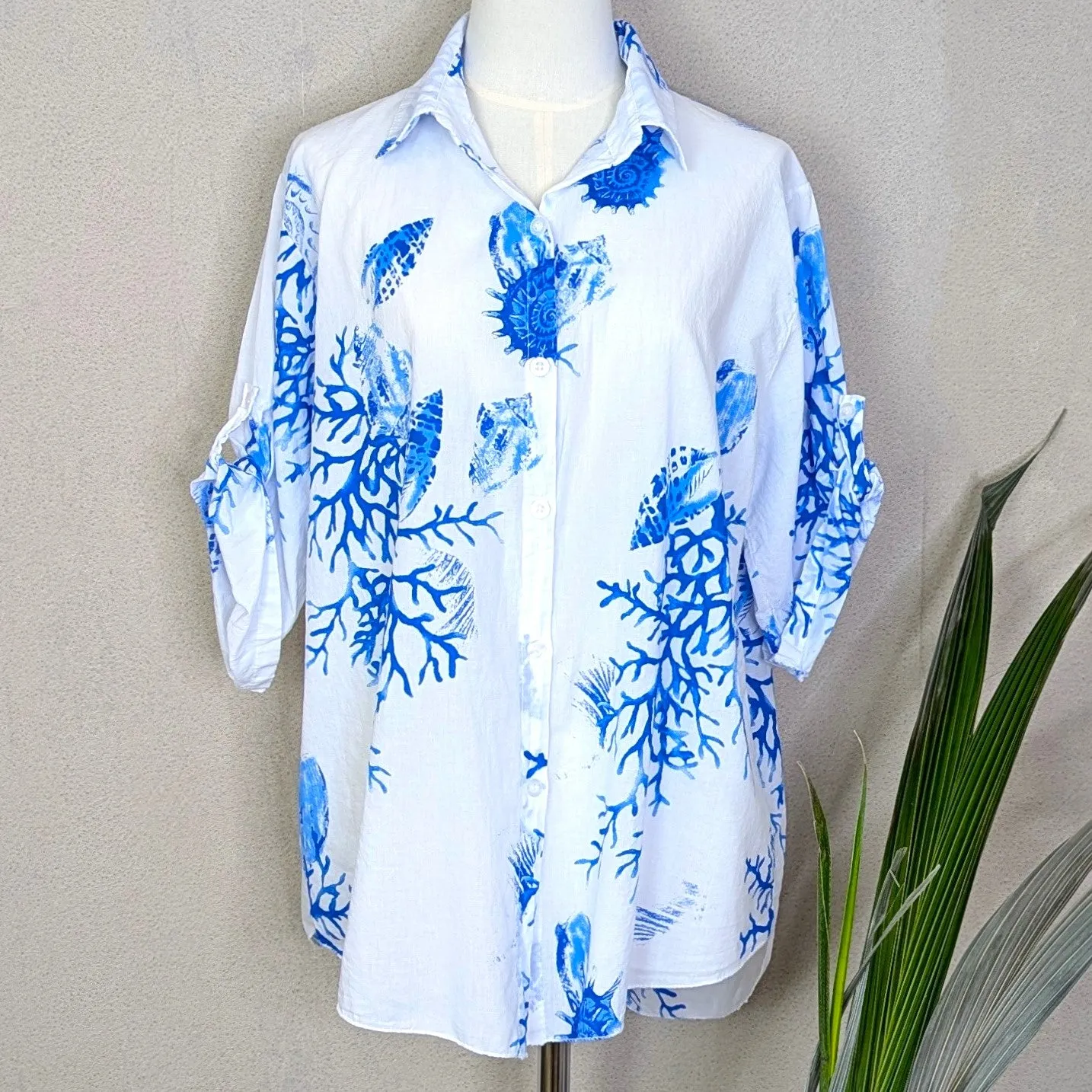 Coral and shells print cotton shirt (M)
