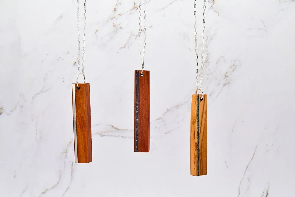 Drop Stone Inlay Bar Necklace