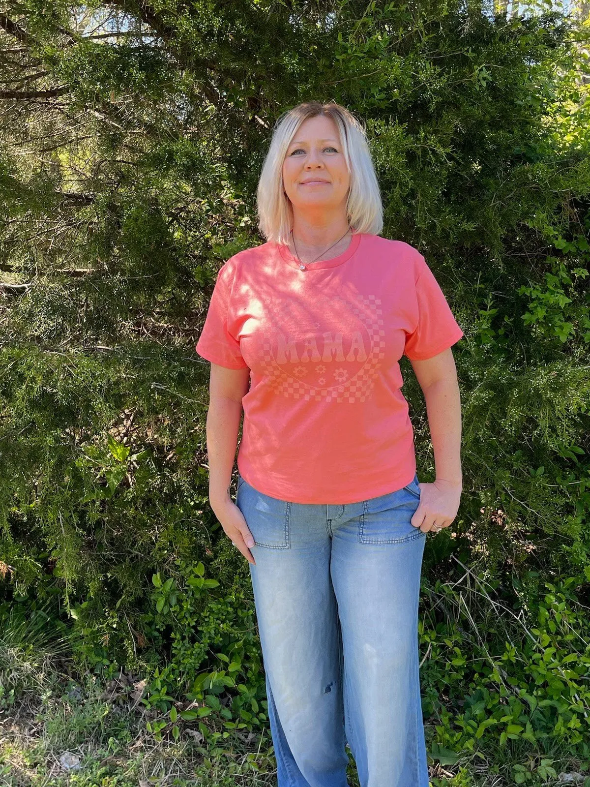 MAMA CHECKERED DAISY CORAL GRAPHIC TEE